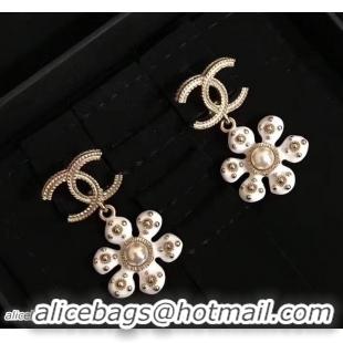 Sophisticated Chanel Earrings 32016