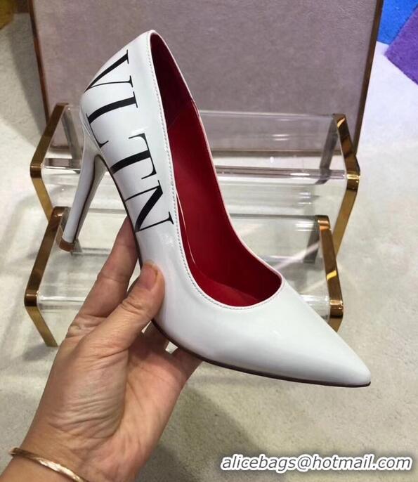 Buy Discount VALENTINO VLTN PATENT PUMP 9.5CM VT5001 White