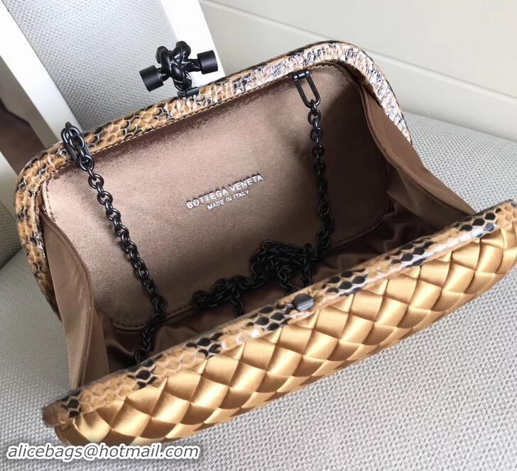 Fashion Bottega Veneta Intrecciato Chain Knot Clutch Bag B402922 Gold 2019