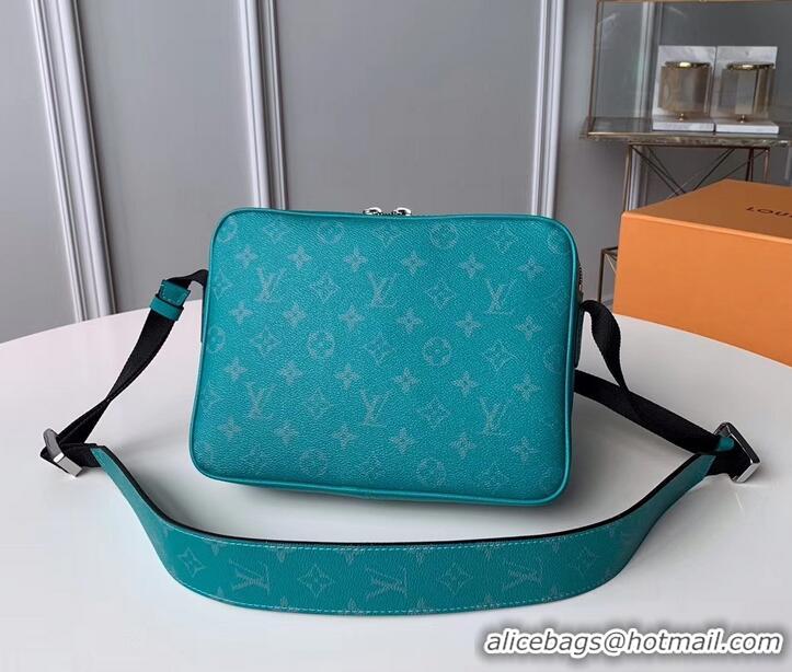 Sumptuous louis vuitton Outdoor Messenger bag m30241 green in taiga leather