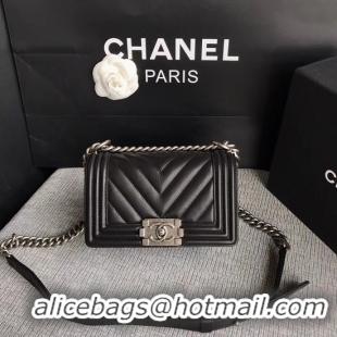 Stylish Chanel Le Boy Flap Shoulder Bag Original Calf leather A67085 Black Silver Buckle