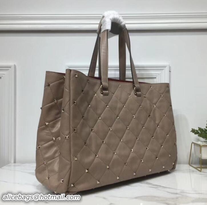 Shop Valentino Large Quilted Boomstud Top-handle Bag 601436 Nude