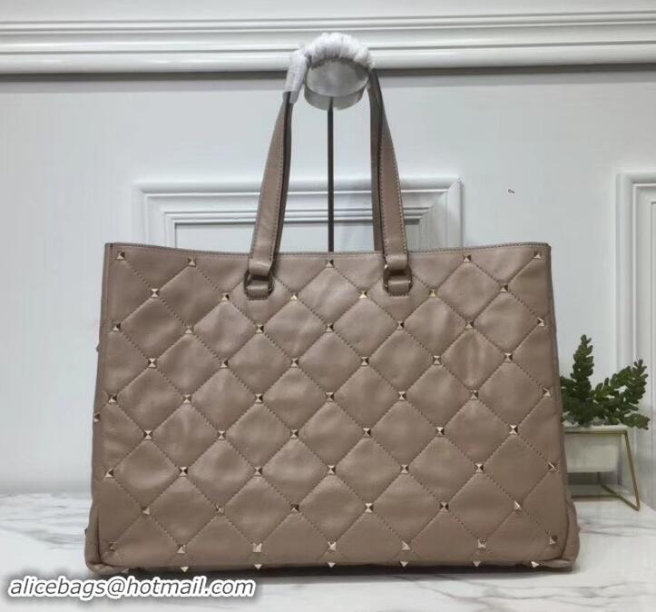 Shop Valentino Large Quilted Boomstud Top-handle Bag 601436 Nude