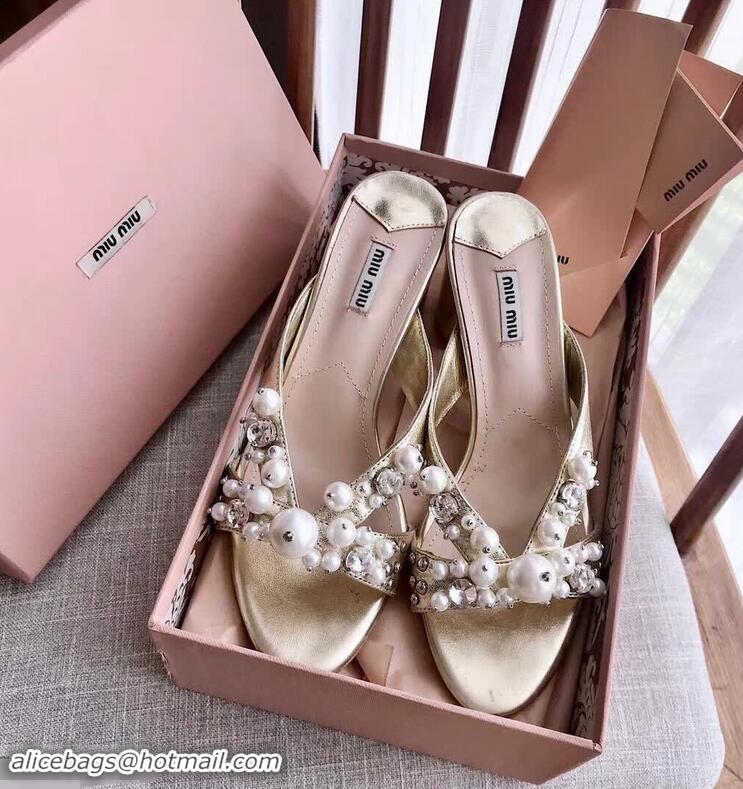 Top Design Miu Miu Laminated Leather Sandals with Pearls 60mm Heel Y8128 Pale Gold