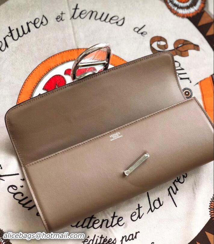 Sophisticated hermes egee clutch in original swift leathere etoupe with silver hardware H945103