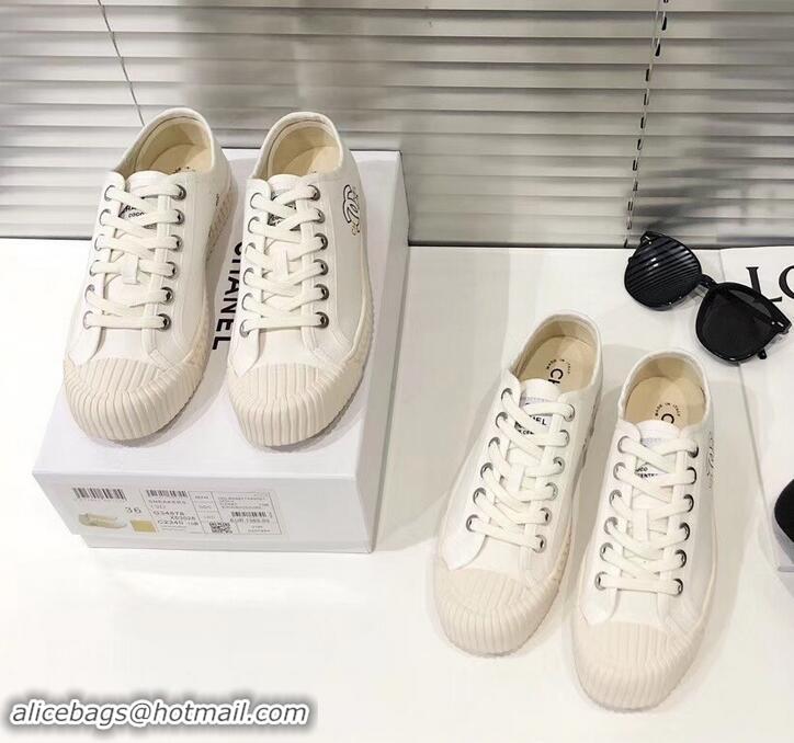 New Stylish Chanel Logo Print Canvas Sneakers C714063 Creamy