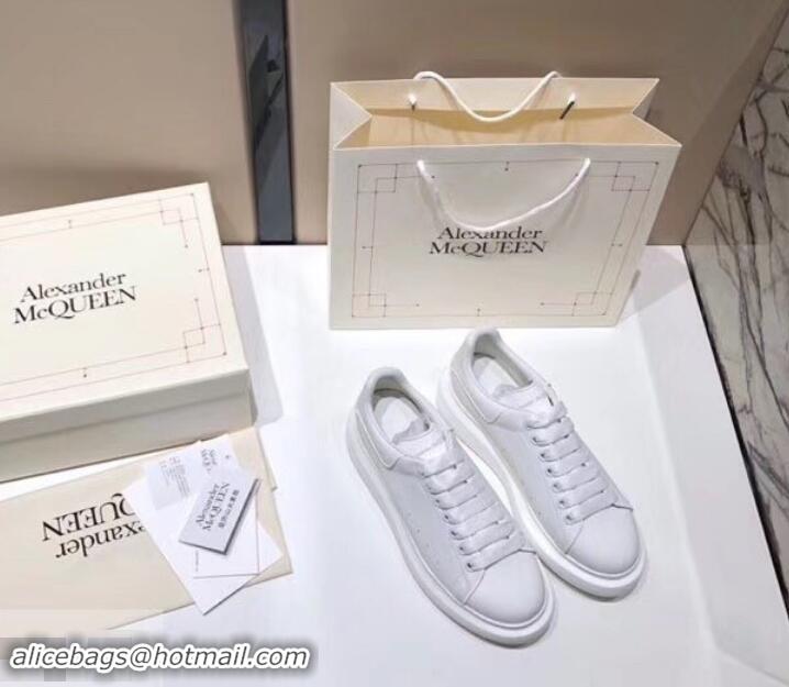 Trendy Design Alexander McQueen Oversized Sneakers A716011 White 2019