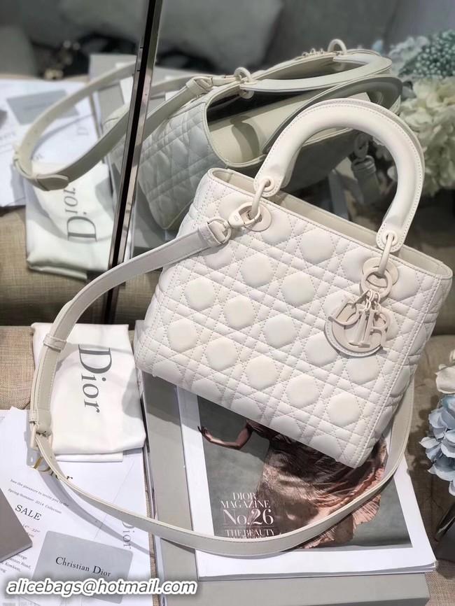 Most Popular LADY DIOR ULTRA-MATTE MEDIUM BAG M0565IL white