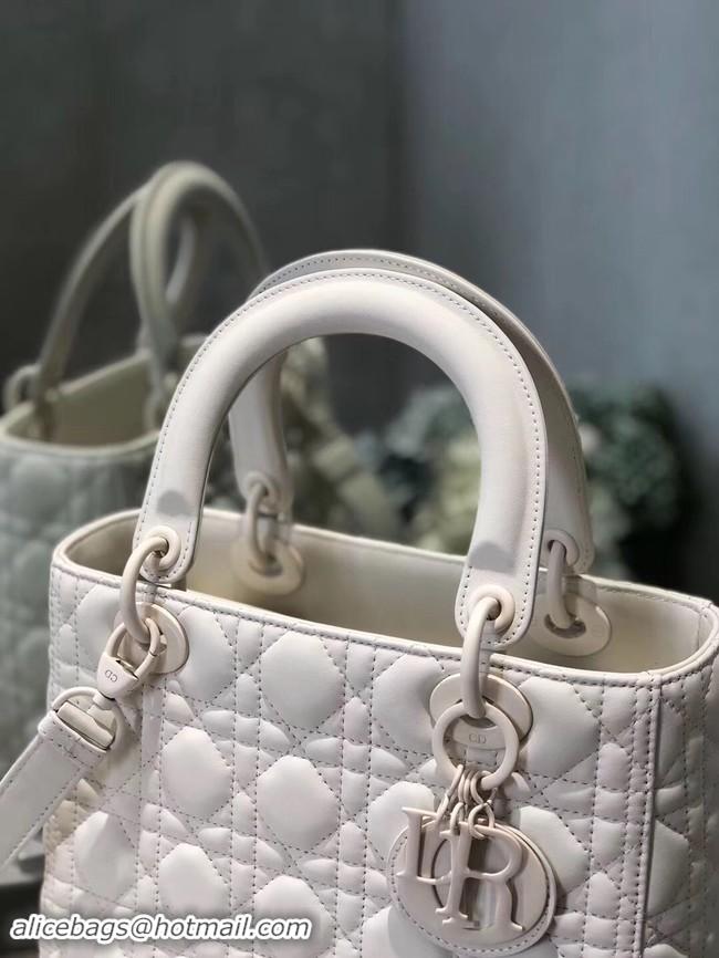 Most Popular LADY DIOR ULTRA-MATTE MEDIUM BAG M0565IL white