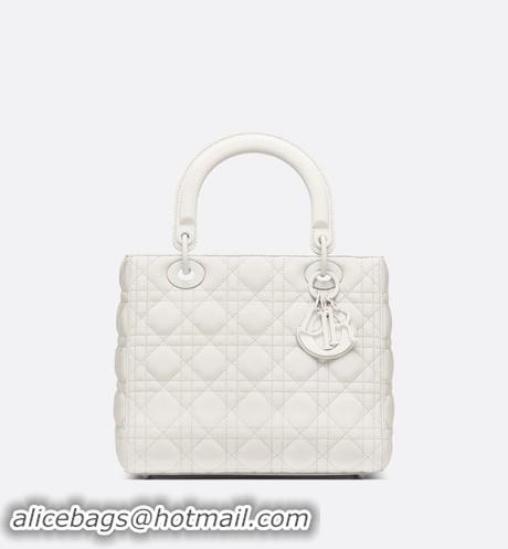 Most Popular LADY DIOR ULTRA-MATTE MEDIUM BAG M0565IL white