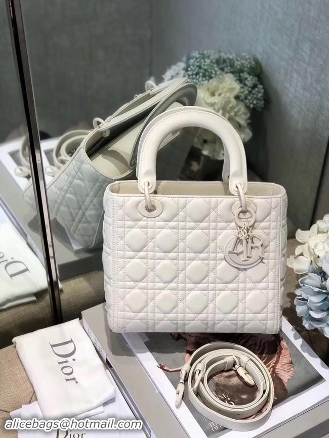 Most Popular LADY DIOR ULTRA-MATTE MEDIUM BAG M0565IL white