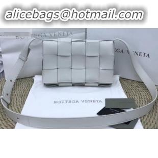 Duplicate Bottega Veneta Cassette Crossbody Bag In Maxi Intrecciato BV90726 White 2019