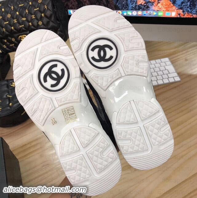 Luxurious Chanel CC Logo Leather Sneakers G34360 11