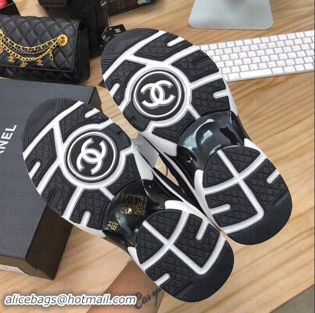 Stylish Chanel CC Logo Leather Sneakers G34360 22