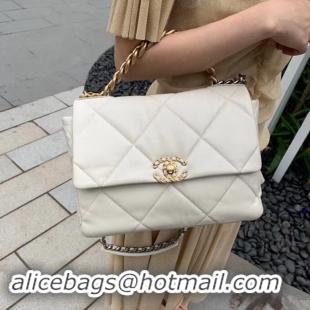 Sumptuous Chanel 19 flap bag AS1161 white