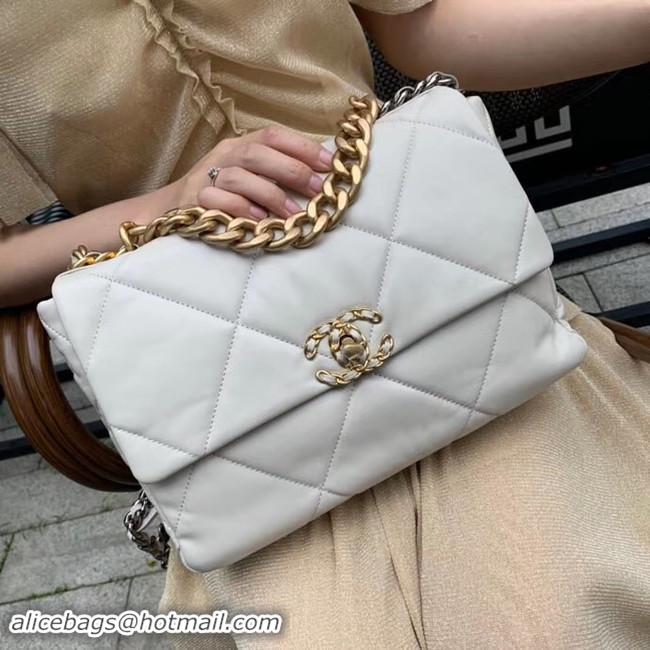 Sumptuous Chanel 19 flap bag AS1161 white