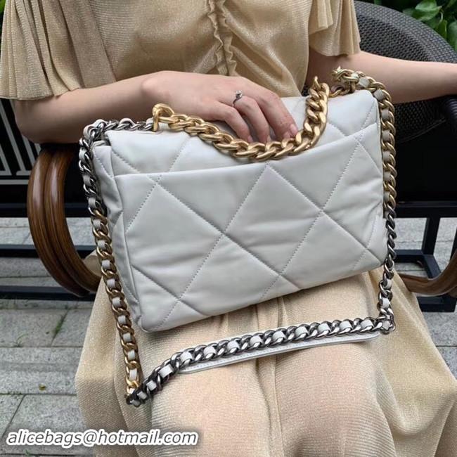 Sumptuous Chanel 19 flap bag AS1161 white