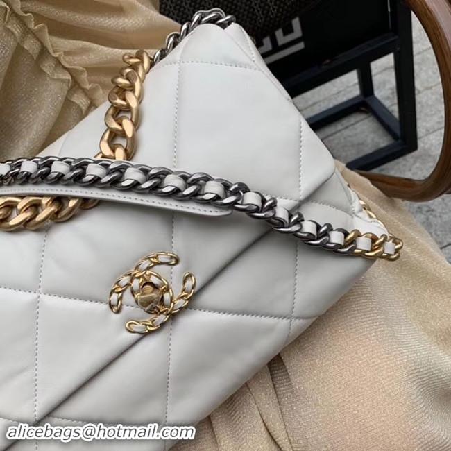 Sumptuous Chanel 19 flap bag AS1161 white