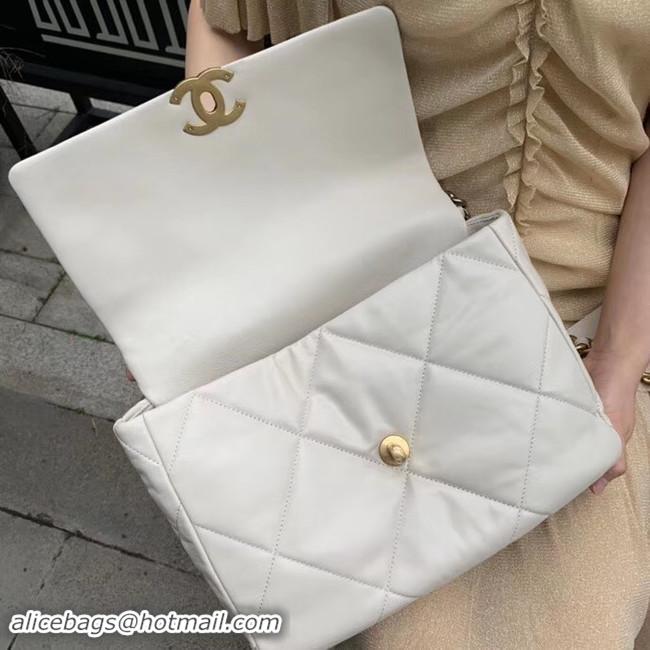 Sumptuous Chanel 19 flap bag AS1161 white