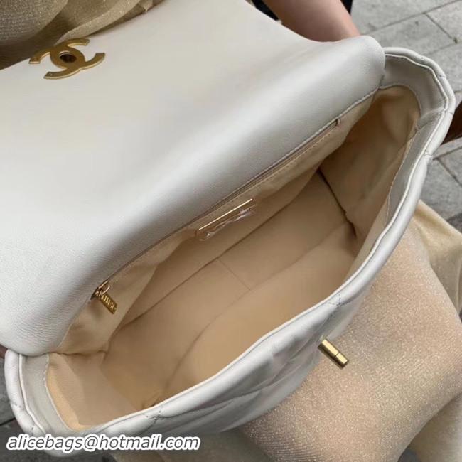 Sumptuous Chanel 19 flap bag AS1161 white