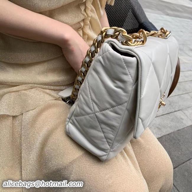 Sumptuous Chanel 19 flap bag AS1161 white