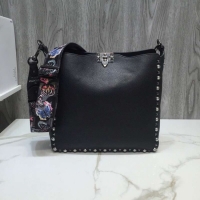 Classic Hot VALENTINO Rockstud grained leather messenger 50031 black