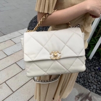 Sumptuous Chanel 19 flap bag AS1161 white