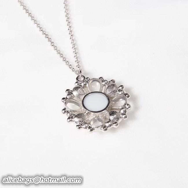 Feminine Chanel Necklace CE2123