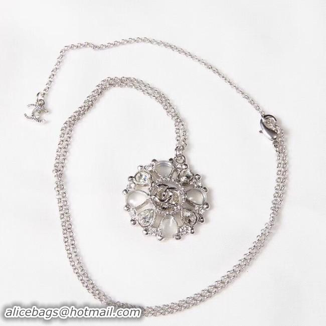 Feminine Chanel Necklace CE2123