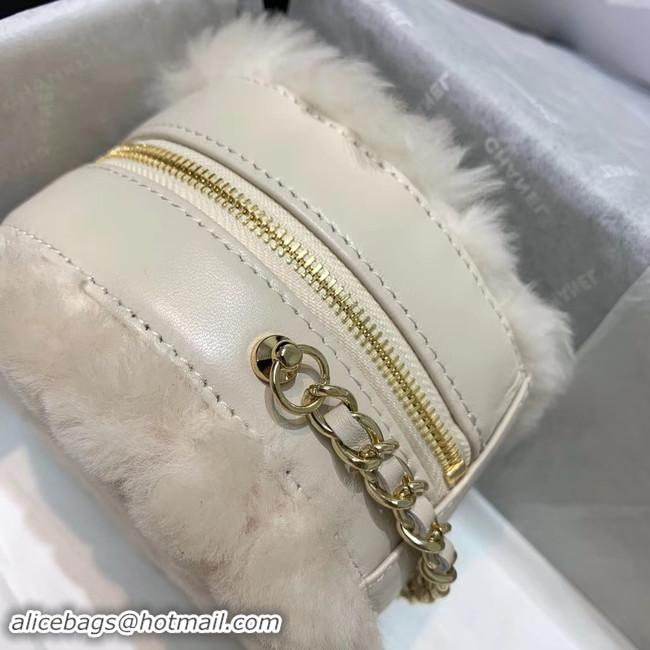 Top Qualiyt Chanel Wool sheepskin & Gold-Tone Metal AP0366 white