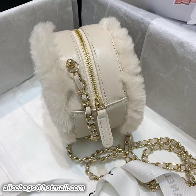 Top Qualiyt Chanel Wool sheepskin & Gold-Tone Metal AP0366 white