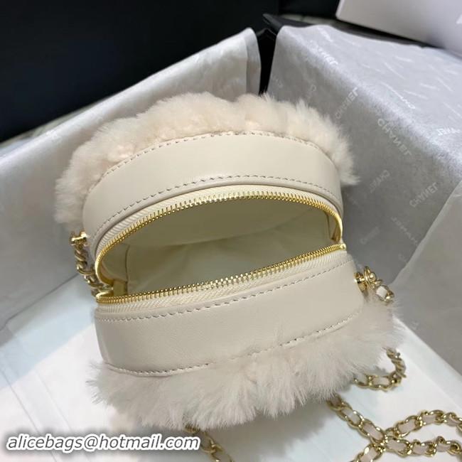 Top Qualiyt Chanel Wool sheepskin & Gold-Tone Metal AP0366 white