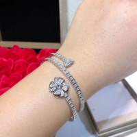 Unique Style Van Cleef & Arpels Bracelet CE4020