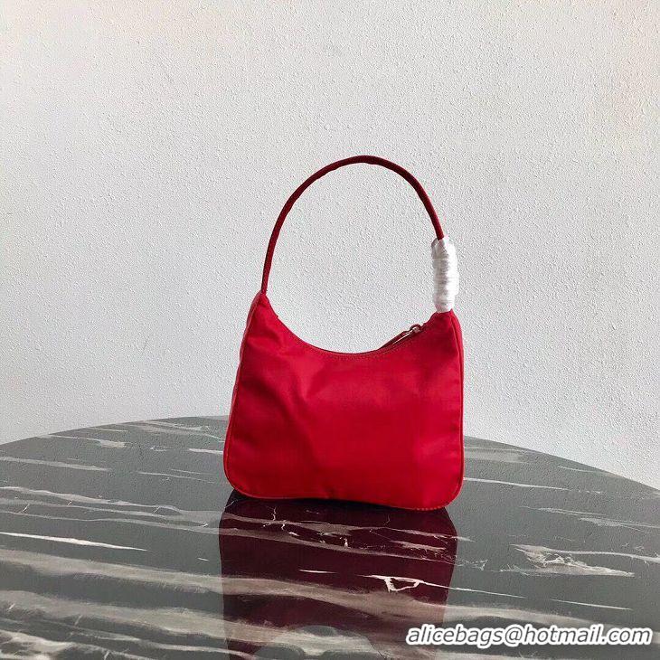 Buy Fashionable Prada Re-Edition nylon Tote bag MV519 red