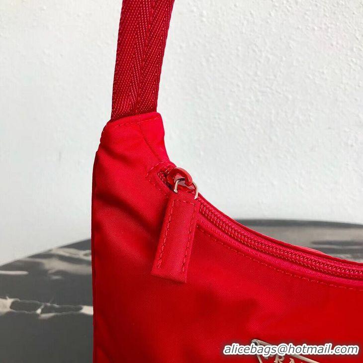 Buy Fashionable Prada Re-Edition nylon Tote bag MV519 red