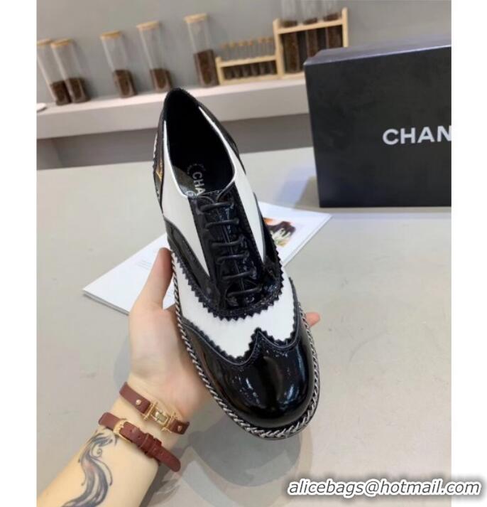 Popular Style Chanel Calfskin and Patent Leather Chain Lace-Ups Loafers G35316 White 2019