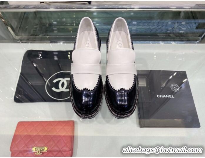 Luxury Chanel Calfskin and Patent Leather Chain Lace-Ups Loafers G35317 White 2019