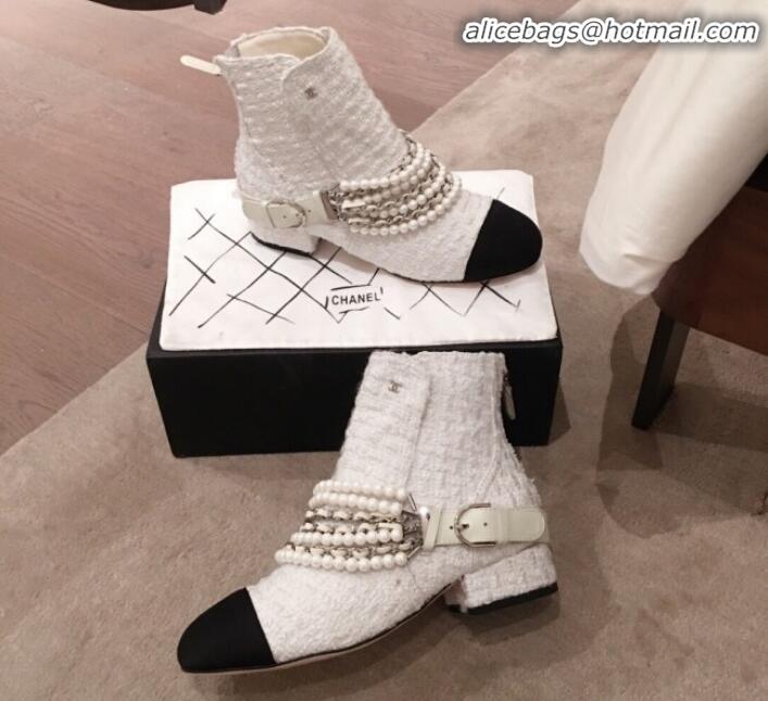 Luxury Chanel Pearl Chain Buckle Short Boots G21619 White 2019 