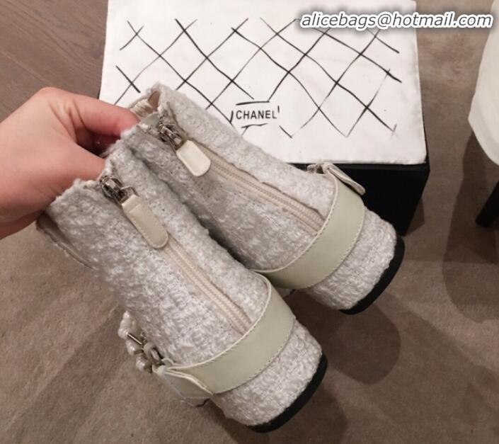 Luxury Chanel Pearl Chain Buckle Short Boots G21619 White 2019 