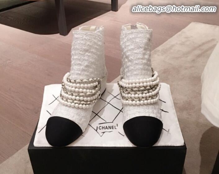 Luxury Chanel Pearl Chain Buckle Short Boots G21619 White 2019 