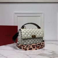 Spot Imitation VALENTINO Origianl leather shoulder bag V0122H white