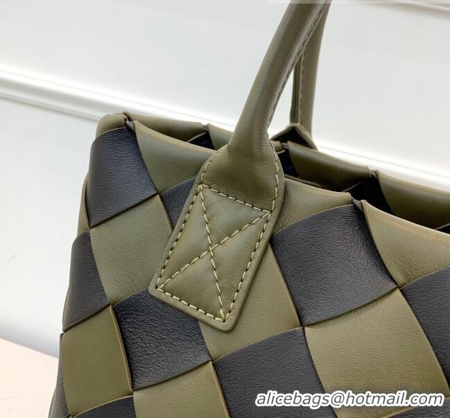 Good Product Bottega Veneta Maxi Cabat 30 Tote in Woven Nappa Lambskin BV12603 Dark Green/Black