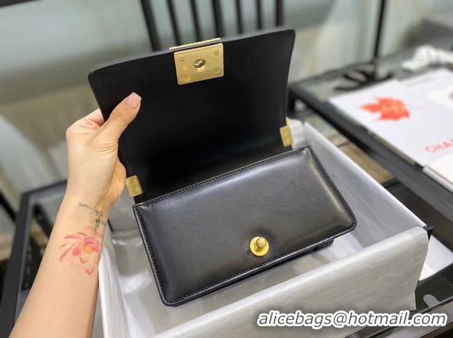 Trendy Design BOY CHANEL flap bag A67086 black