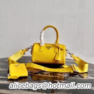 Pretty Style Prada Re-Edition 2005 top-handle bag 1BB846 yellow