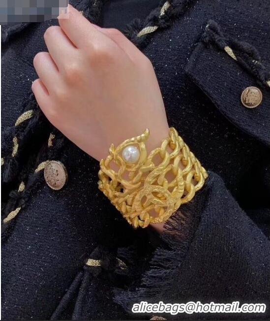 New Design Chanel Metal Pearl Cuff Bracelet AB3185 2019