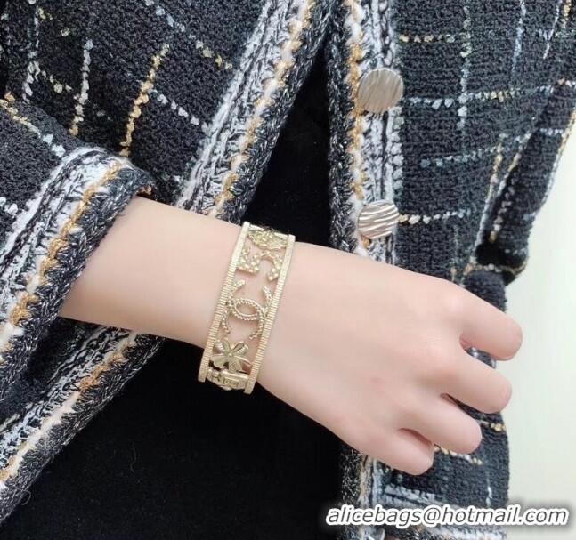 Buy Fashionable Chanel CC 5 Cuff Bracelet AB2925 Gold 2019