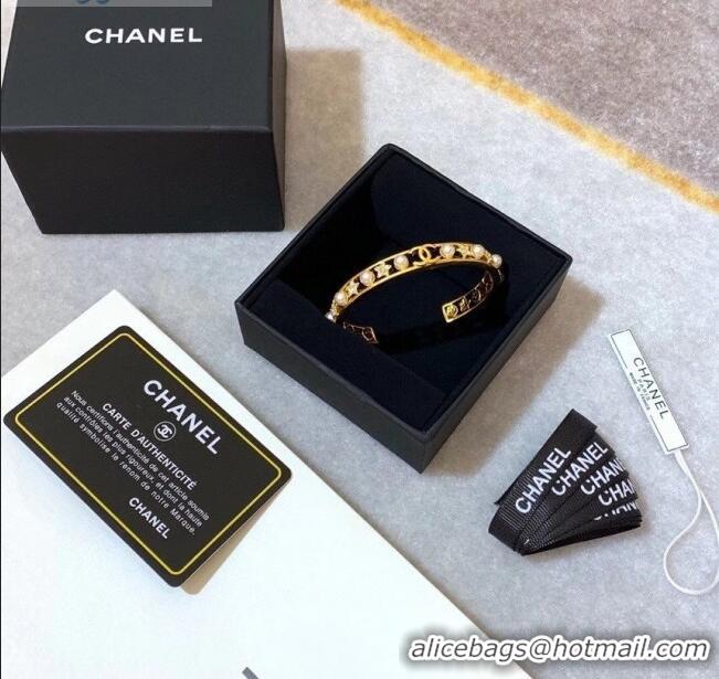 Sophisticated Chanel Pearl Star Open Bracelet CC0313 Gold 2020