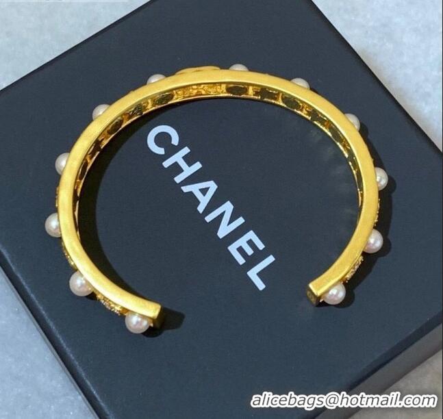 Sophisticated Chanel Pearl Star Open Bracelet CC0313 Gold 2020