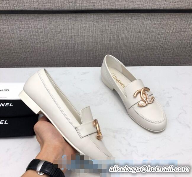 Fashion Chanel Lambskin Metal CC Flat Loafers C2831 White 2020