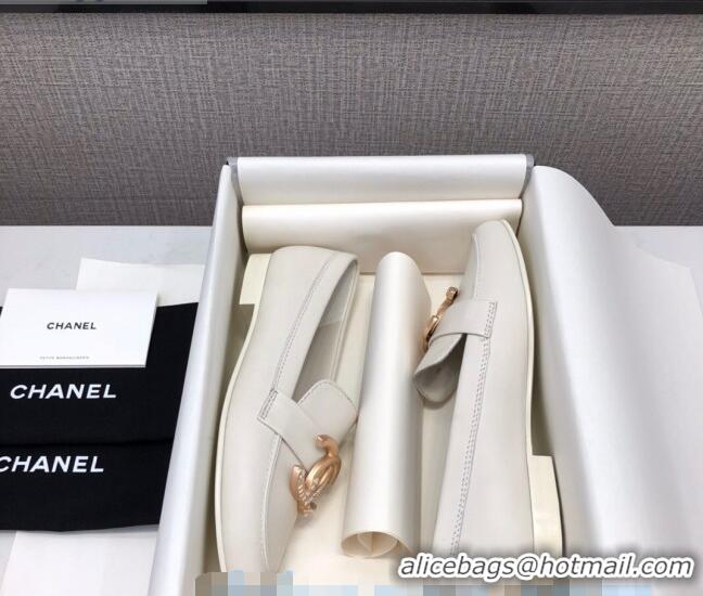 Fashion Chanel Lambskin Metal CC Flat Loafers C2831 White 2020